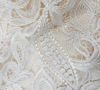 Victorian Lace Ivory Runner